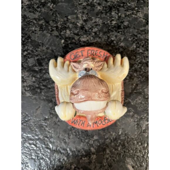 Enesco Moose Creek Crossing “Get Fresh with a Moose” 1996 Wall Toothbrush Holder - Picture 1 of 3